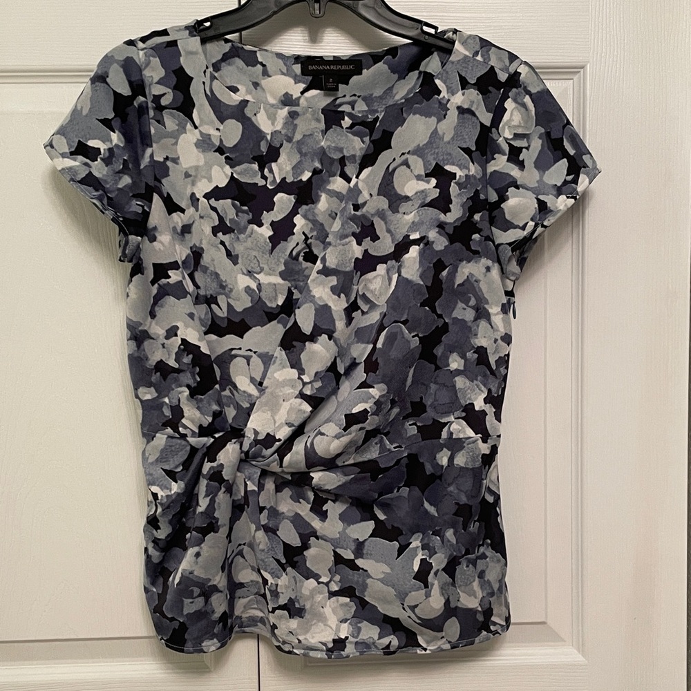 Beautiful Banana Republic Pattern Twist Knot Dressy Top Size 2